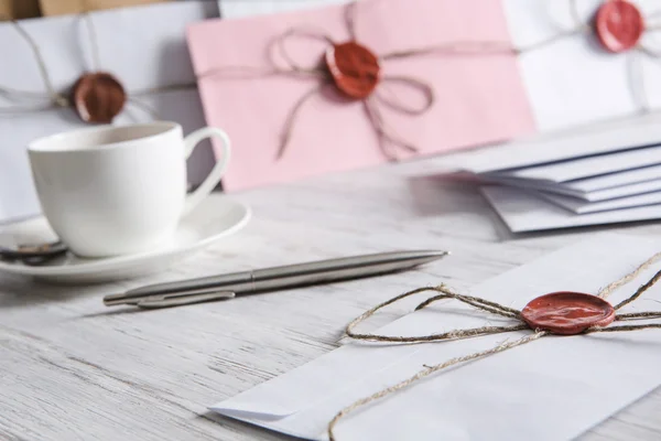 Letter with seal on table — Stock Photo, Image