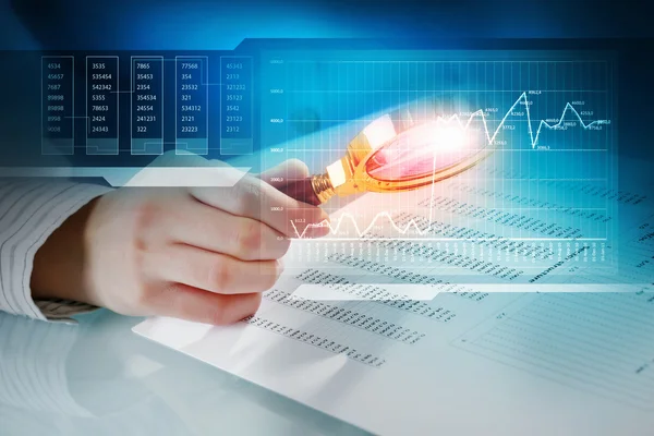 Análisis de datos estadísticos. Medios mixtos —  Fotos de Stock