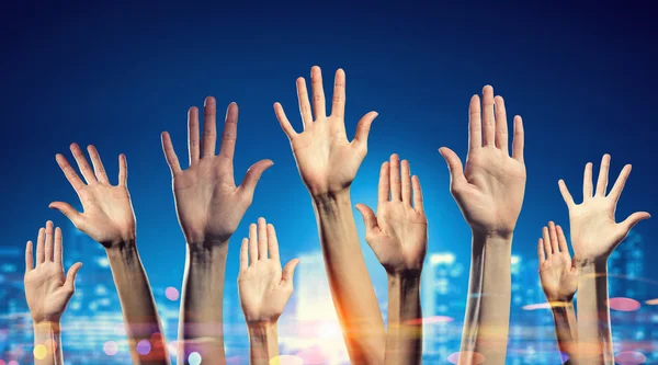 Ruce ukazují gesta. Kombinovaná technika — Stock fotografie