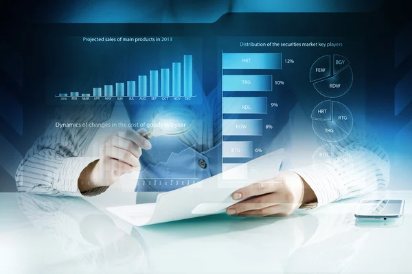 Análisis de datos estadísticos. Medios mixtos —  Fotos de Stock