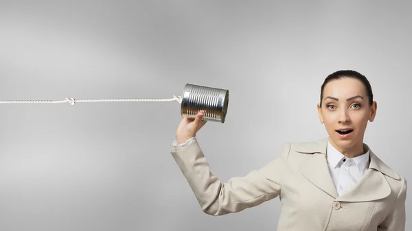 Mulher usando telefone surdo. Meios mistos — Fotografia de Stock