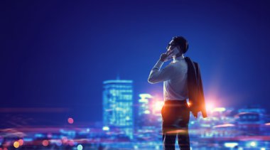 Geç geceye kadar çalışma. Karışık teknik