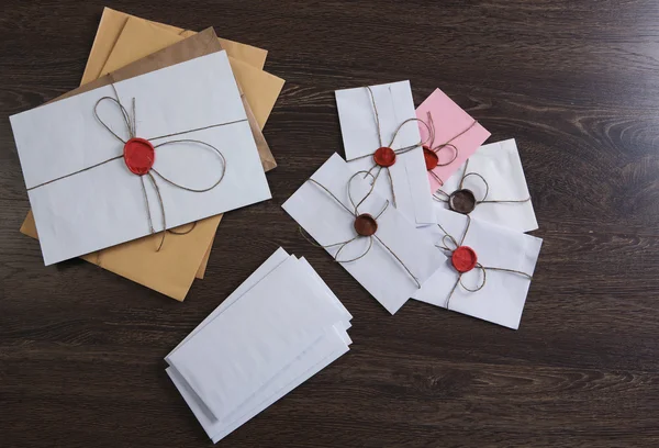 Letters met zegel op tafel — Stockfoto