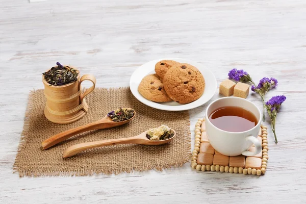 Herbal tea and cookies — Stock Photo, Image