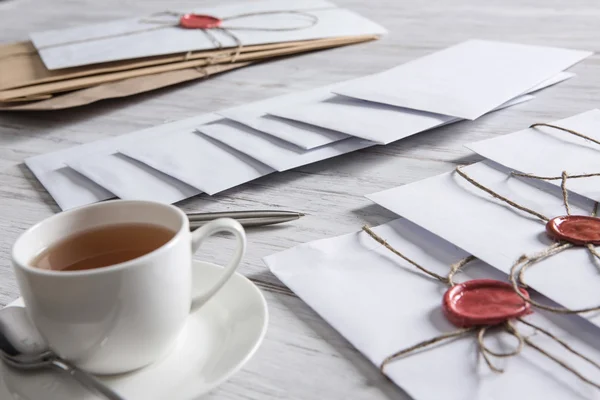 Letter with seal on table — Stock Photo, Image