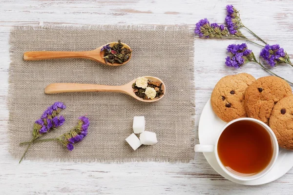 Gyógynövény tea és a cookie-k — Stock Fotó