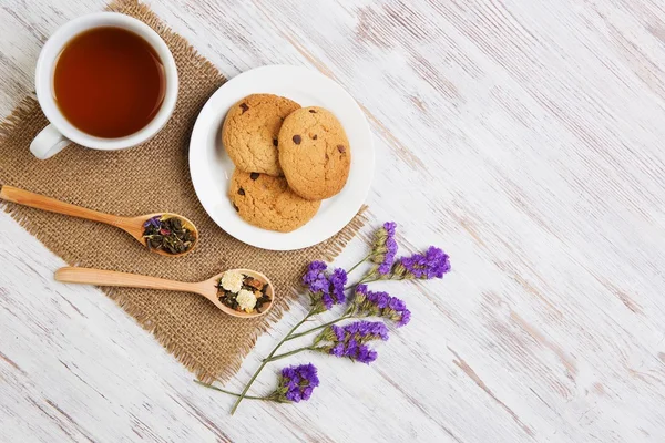 Chá de ervas e biscoitos — Fotografia de Stock