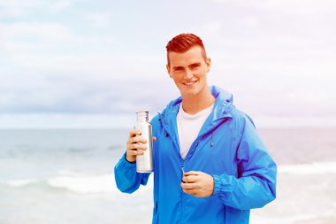 adam bir spor Şişeden içme