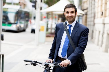 Bisikletli genç işadamları