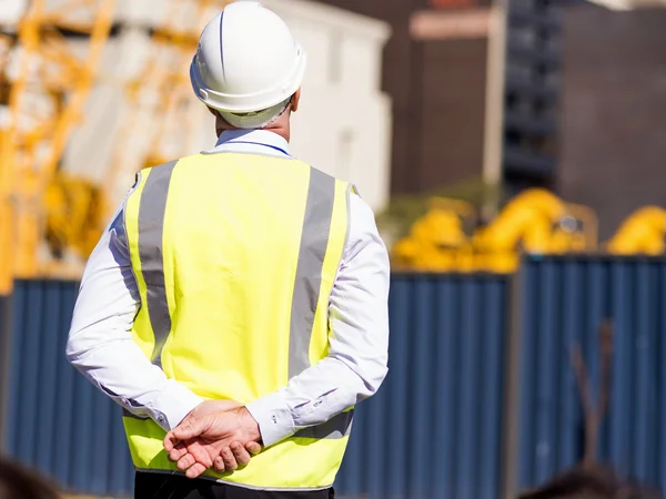 Ingénieur constructeur sur le chantier de construction — Photo