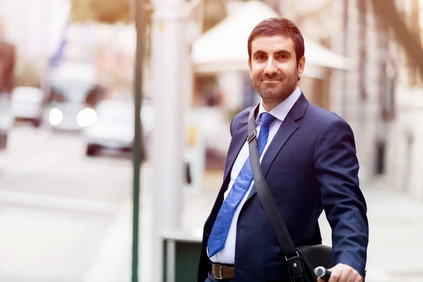 Giovani uomini d'affari con una bicicletta — Foto Stock