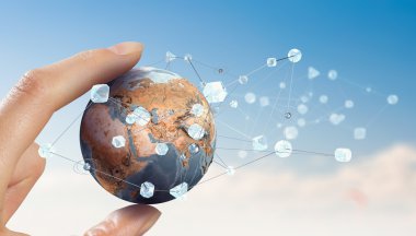 Medya dünya çapında teknoloji kavramı. Karışık teknik