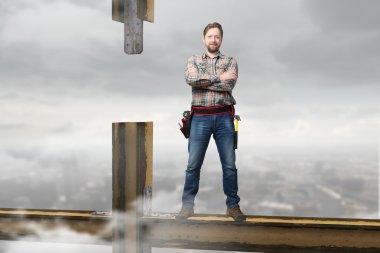 Yetişkin mühendis adam. Karışık teknik