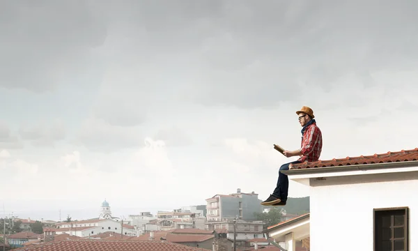 Joven con libro. Medios mixtos — Foto de Stock