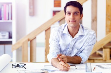 Genç adam mimar ofis