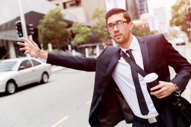 Genç İşadamları için bir taksi yağıyor