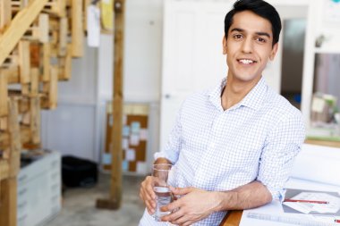 Genç adam mimar ofis