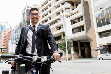 Bisikletli genç işadamları