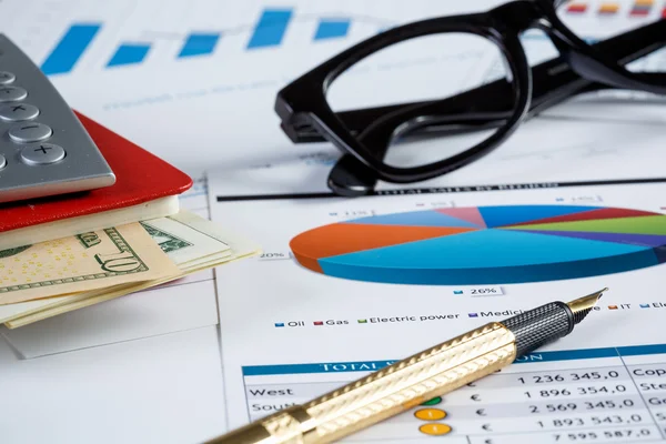 Financial charts and graphs on the table — Stock Photo, Image