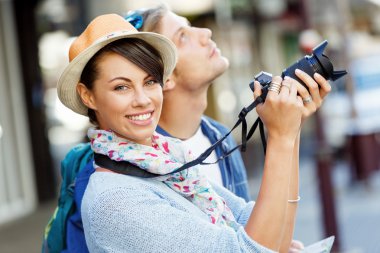 Gülümseyen çift kamera ile