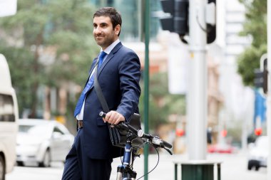 Bisikletli genç işadamları