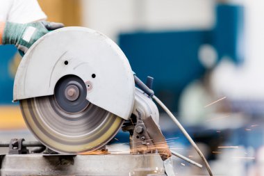 Asya işçi fabrikada üretim tesisi