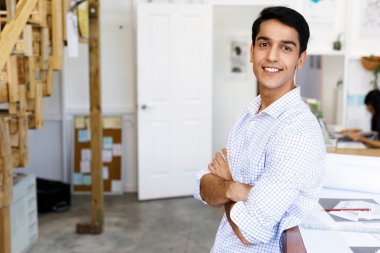 Genç adam mimar ofis