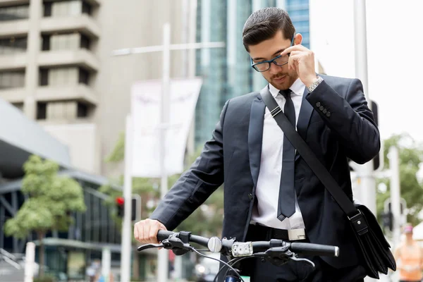 Young businessmen with a bike — Stock Photo, Image