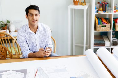 Genç adam mimar ofis