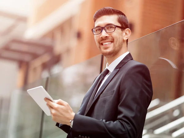 Portrait of handsome businessman outdoor — Stock Photo, Image