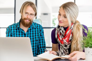 Masada iki Ofis çalışanları