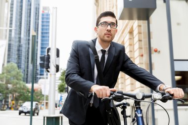 Bisikletli genç işadamları