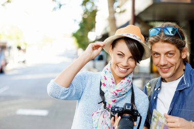 Gülümseyen çift kamera ile