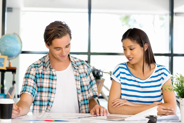 Two office workers at the desk — Stock Photo, Image