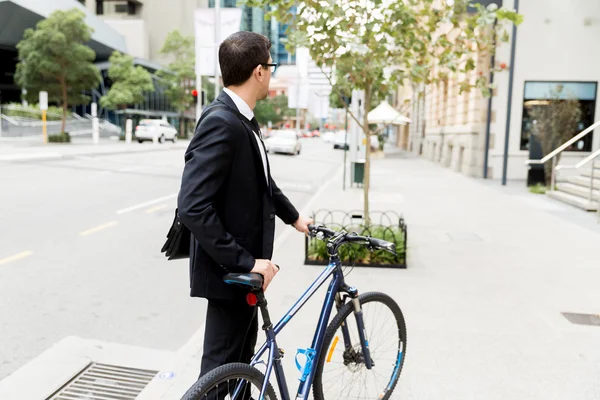 Bisikletli genç işadamları