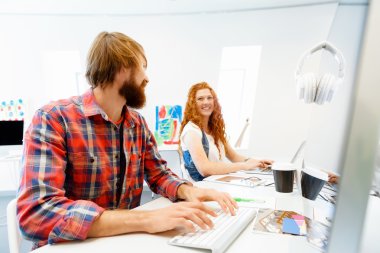 İş arkadaşları birlikte çalışma