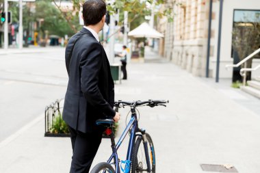 Bisikletli genç işadamları