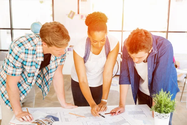 Young office workers or students as a team — Stock Photo, Image