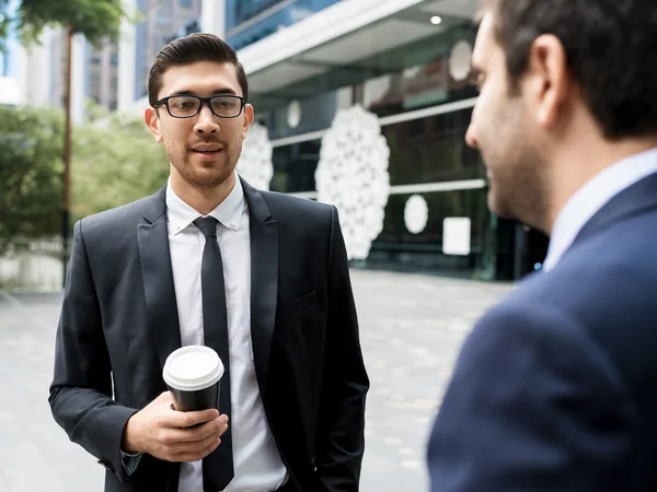 Two businessmen talking outdoors — Stock Photo, Image