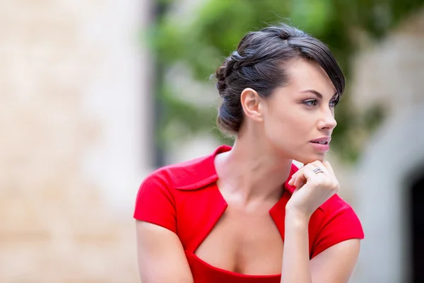 Retrato de mujer de negocios afuera —  Fotos de Stock