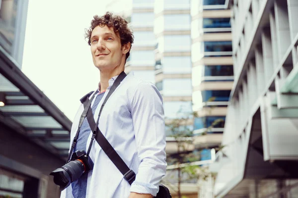 Male tourist in city — Stock Photo, Image