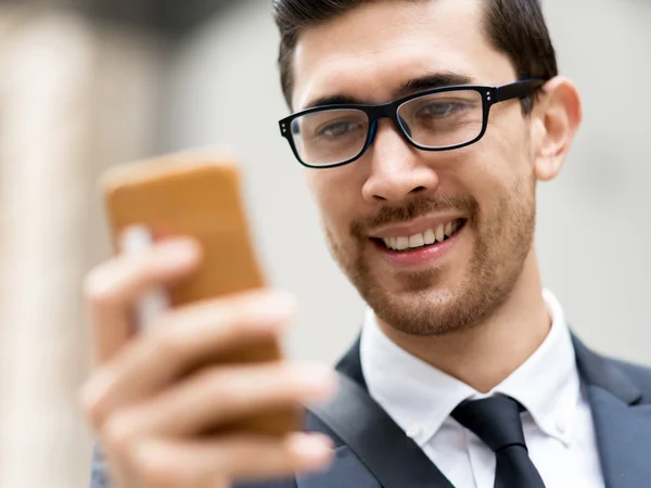 Retrato de homem de negócios bonito Ao ar livre — Fotografia de Stock