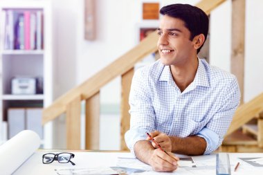 Genç adam mimar ofis