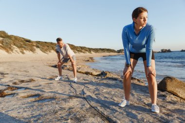 Plaj birlikte eğitim genç Çift