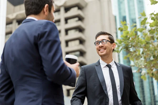 Two businessmen talking outdoors — Stock Photo, Image