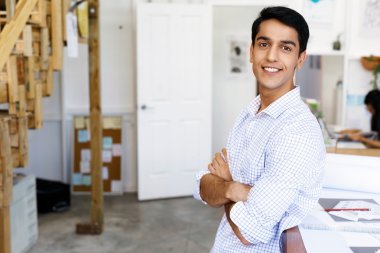 Genç adam mimar ofis