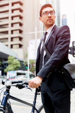 Bisikletli genç işadamları