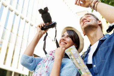 Gülümseyen çift kamera ile