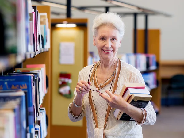 Prendre son temps avec de nouveaux livres — Photo