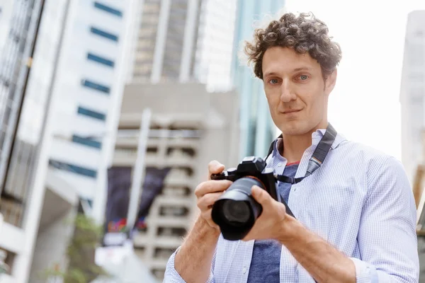 Male photographer taking picture — Stock Photo, Image